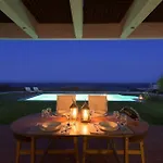 Cristelia Seafront & Pool *