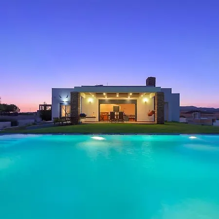 Cristelia Seafront & Pool *