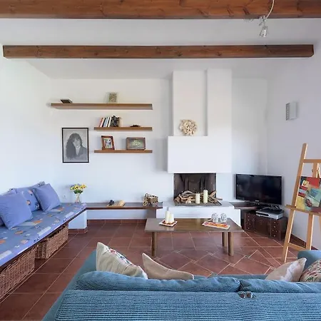 Cristelia Seafront & Pool Lakhania