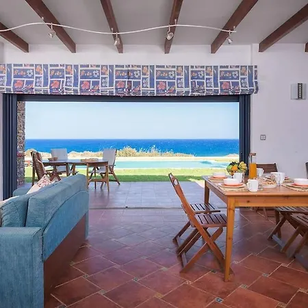 Villa Cristelia Seafront & Pool *