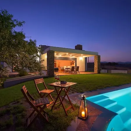 Cristelia Seafront & Pool Villa *