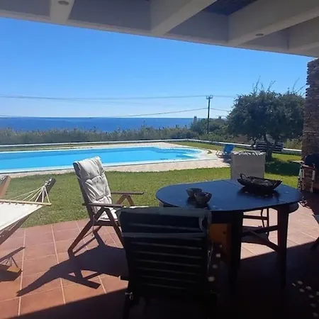 Villa Cristelia Seafront & Pool *