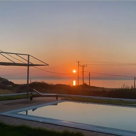 Cristelia Seafront & Pool Villa *