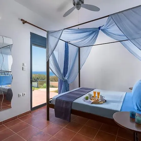 Cristelia Seafront & Pool Lakhania