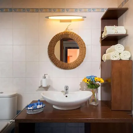 Villa Cristelia Seafront & Pool *