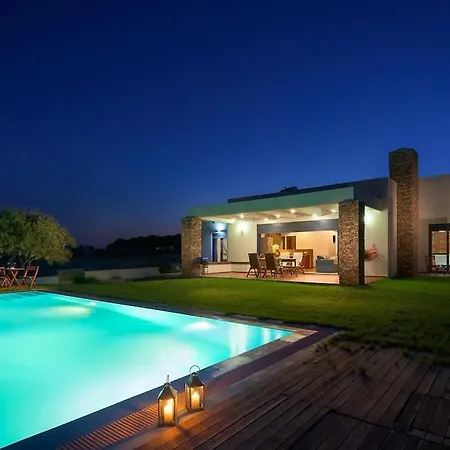 Cristelia Seafront & Pool Lakhania