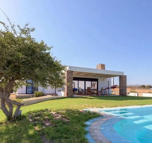 Cristelia Seafront & Pool *