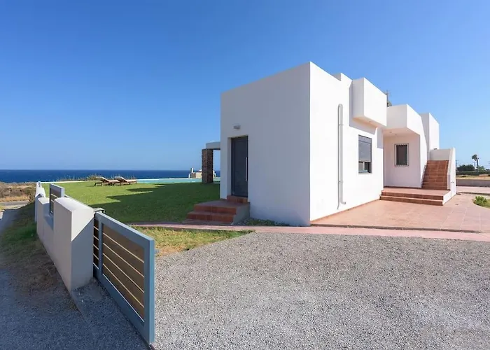 Cristelia Seafront & Pool Villa Lahaniá