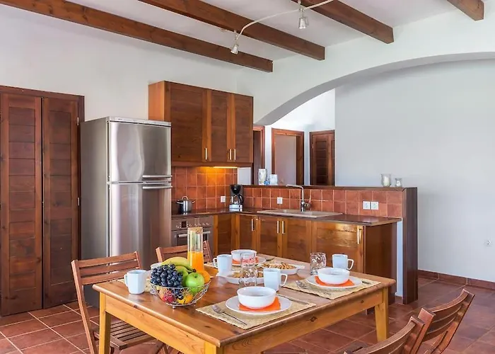 Villa Cristelia Seafront & Pool Lahaniá