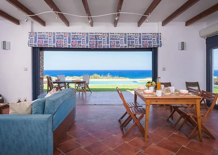 Villa Cristelia Seafront & Pool *