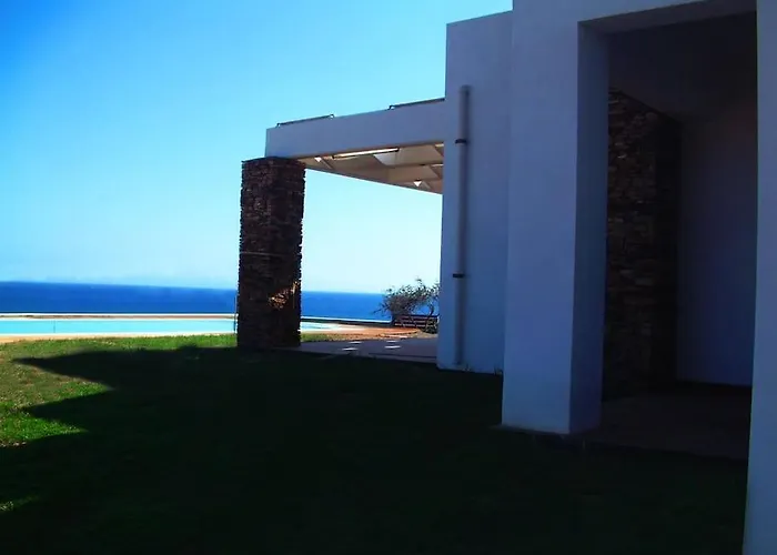 Cristelia Seafront & Pool Villa *