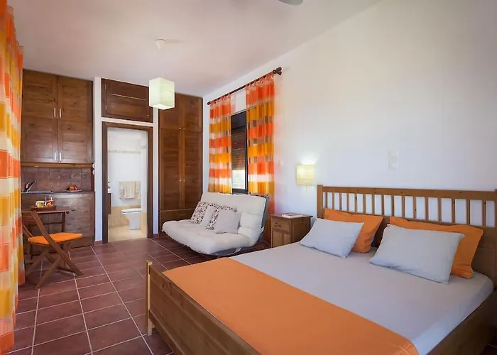 Cristelia Seafront & Pool Villa