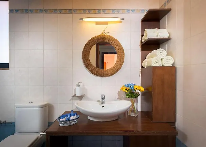 Villa Cristelia Seafront & Pool *