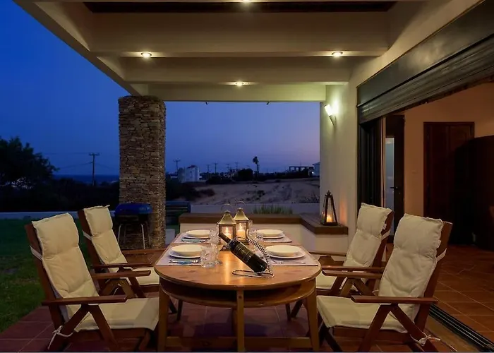 Villa Cristelia Seafront & Pool *