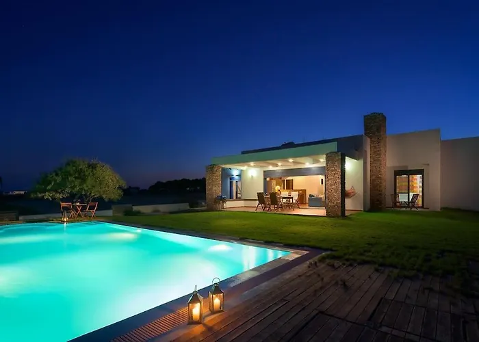 Cristelia Seafront & Pool Lakhania