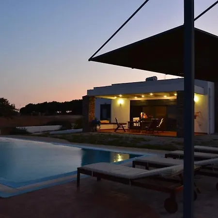 Cristelia Seafront & Pool Villa