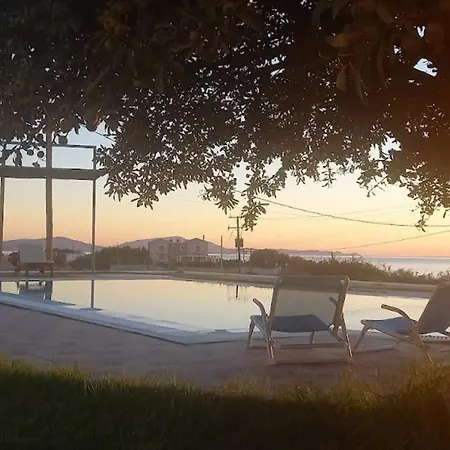 Вилла Cristelia Seafront & Pool Лакания