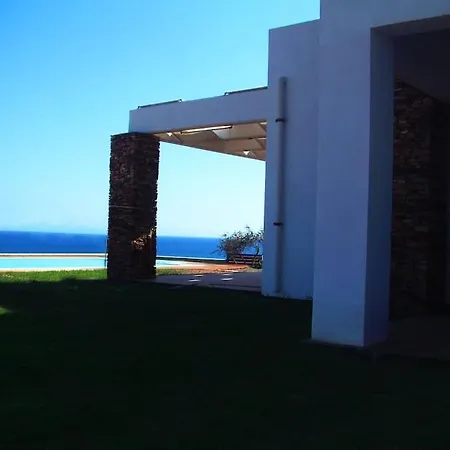 Cristelia Seafront & Pool Вилла *