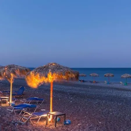 Вилла Cristelia Seafront & Pool Лакания