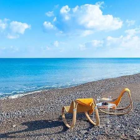 Cristelia Seafront & Pool