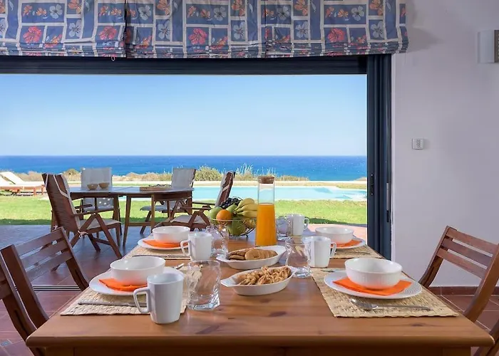 Cristelia Seafront & Pool *