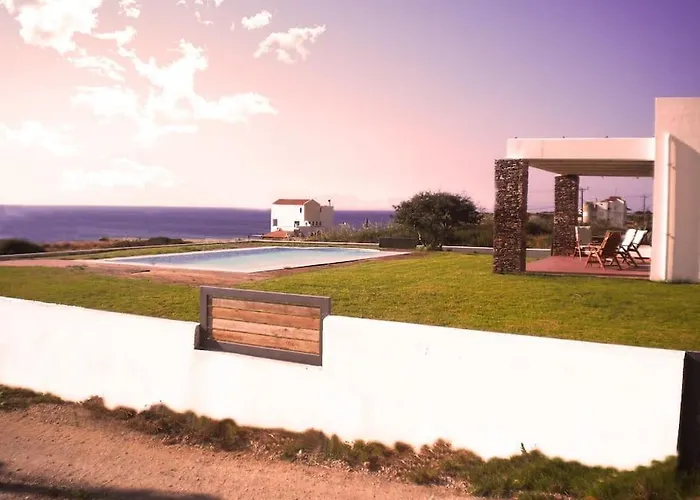 Vilă Cristelia Seafront & Pool *