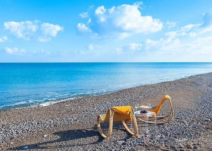 Cristelia Seafront & Pool